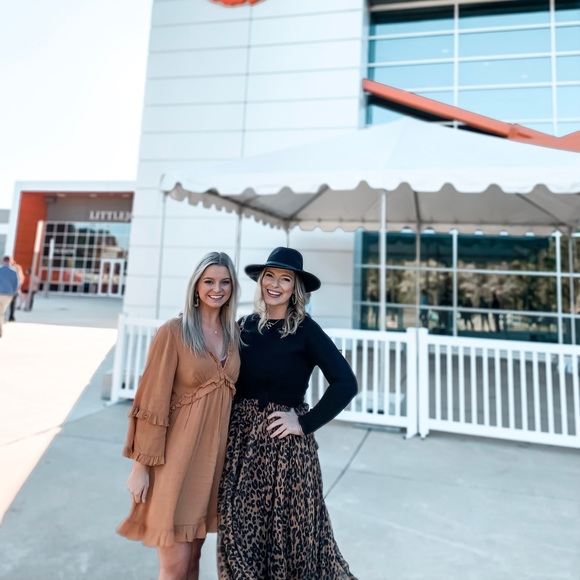 Meet your Posher, Meagan - Picture 1 of 1